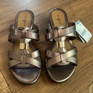 🦦Pewter sandals🦦